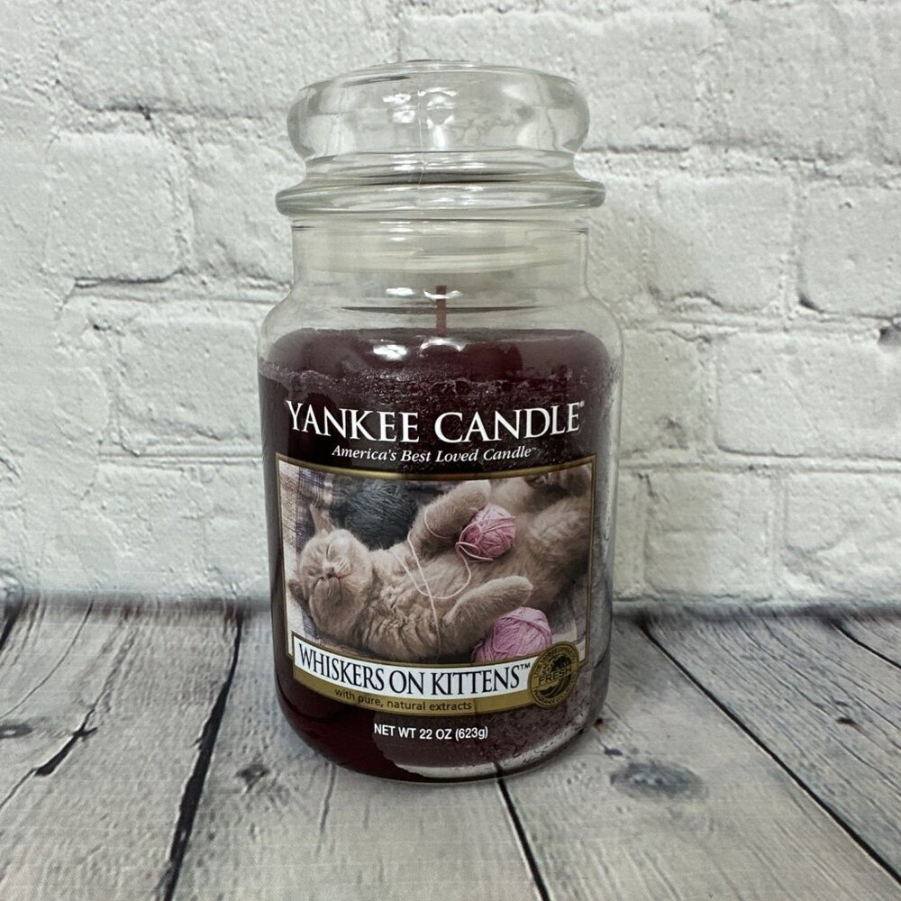 Yankee Candle Large Jar 110-150 hrs 22 oz WHISKERS ON KITTENS